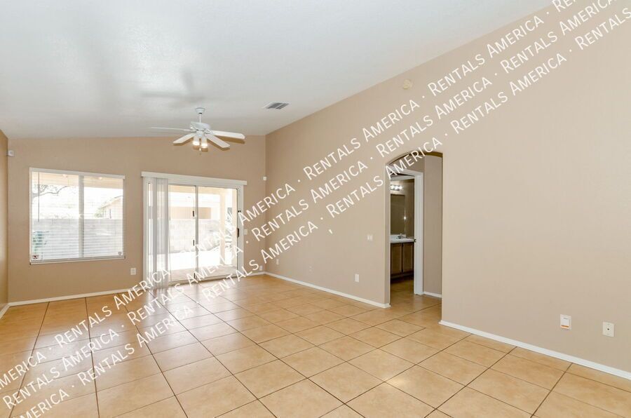 Fantastic 3 Bedroom, 2 Bath house with 2 car garage! property image
