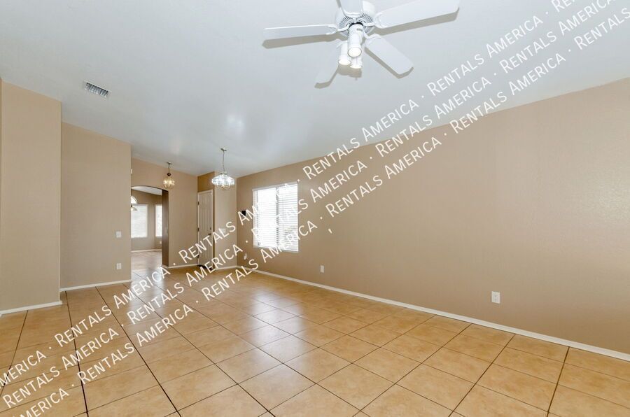 Fantastic 3 Bedroom, 2 Bath house with 2 car garage! property image