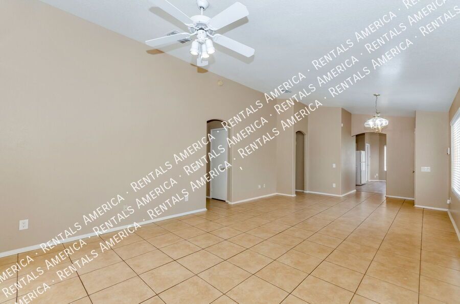 Fantastic 3 Bedroom, 2 Bath house with 2 car garage! property image