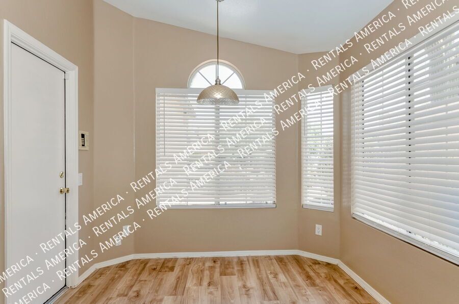 Fantastic 3 Bedroom, 2 Bath house with 2 car garage! property image