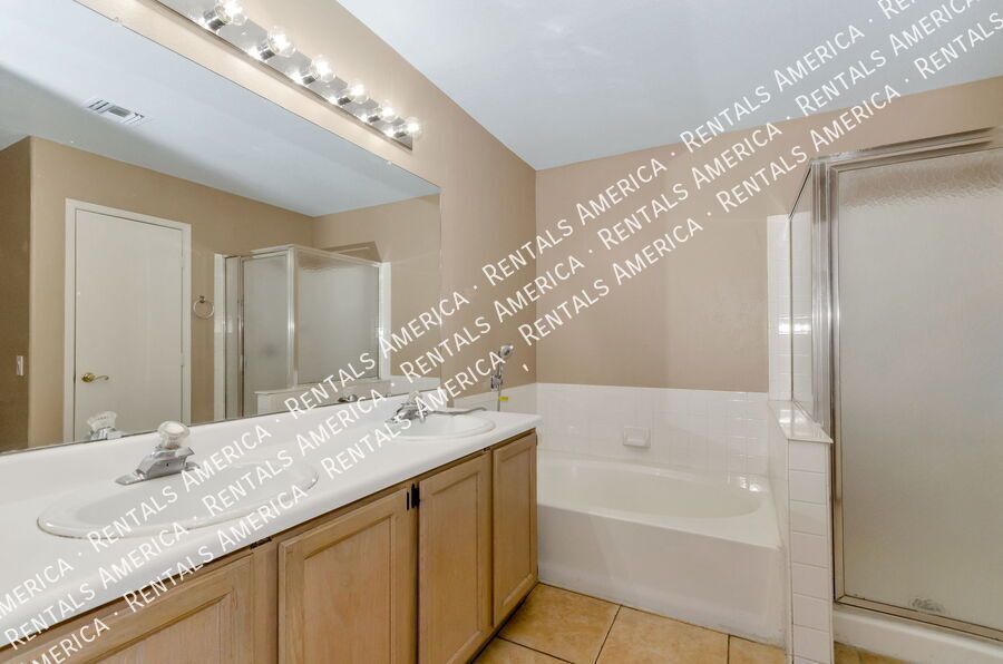 Fantastic 3 Bedroom, 2 Bath house with 2 car garage! property image