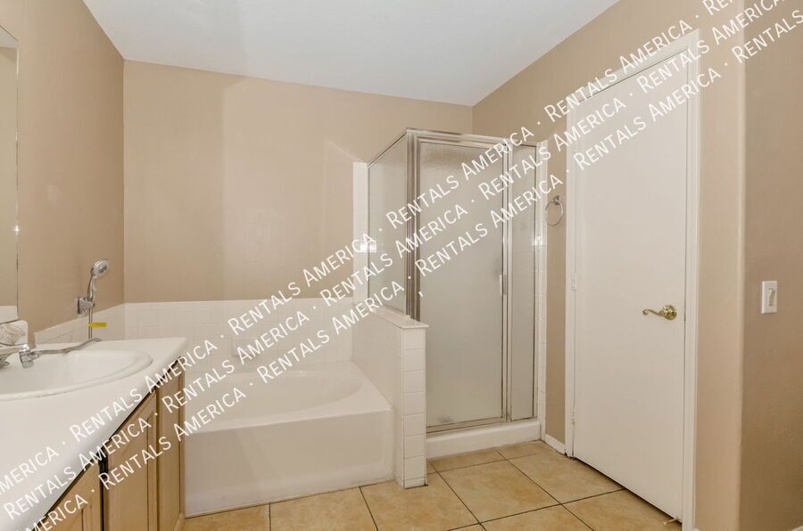Fantastic 3 Bedroom, 2 Bath house with 2 car garage! property image