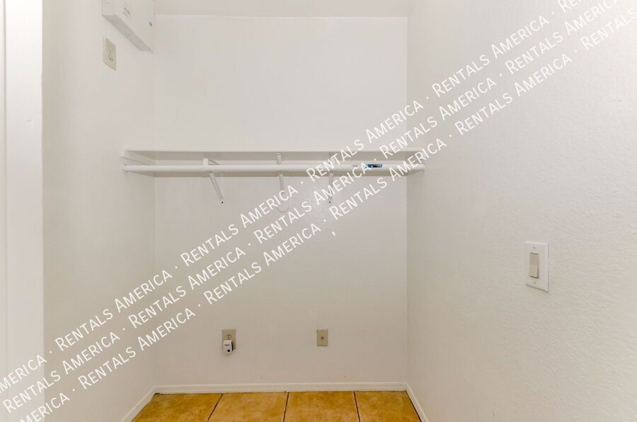 Fantastic 3 Bedroom, 2 Bath house with 2 car garage! property image