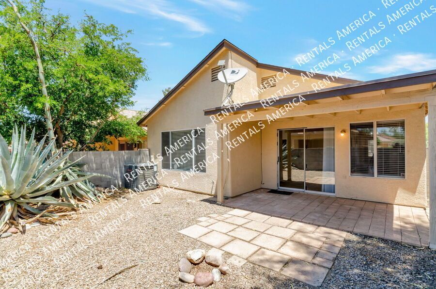 Fantastic 3 Bedroom, 2 Bath house with 2 car garage! property image