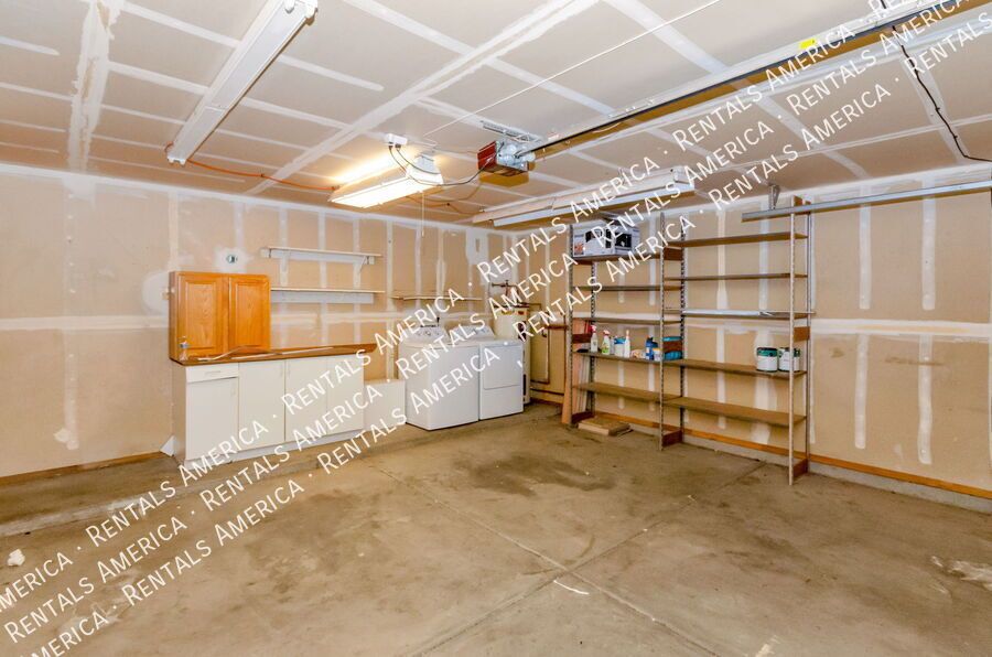 Fantastic 3 Bedroom, 2 Bath house with 2 car garage! property image