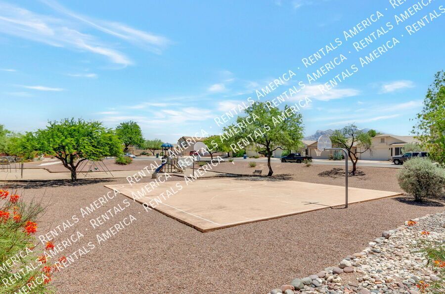 Fantastic 3 Bedroom, 2 Bath house with 2 car garage! property image