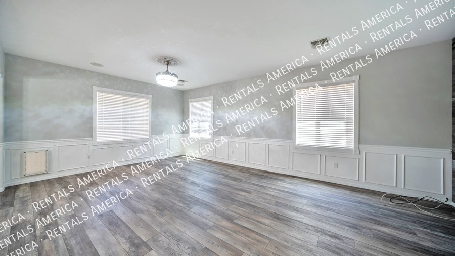 Stunning 4 Bedroom Home with SOLAR Savings in Desirable Cul-de-Sac property image
