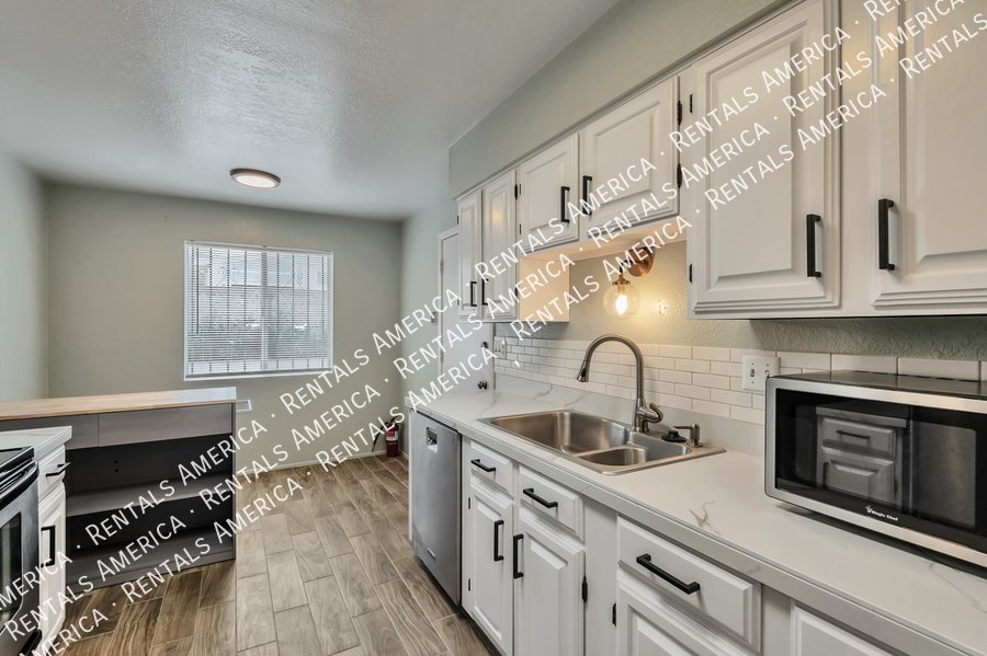 Fully Upgraded Midtown Home property image