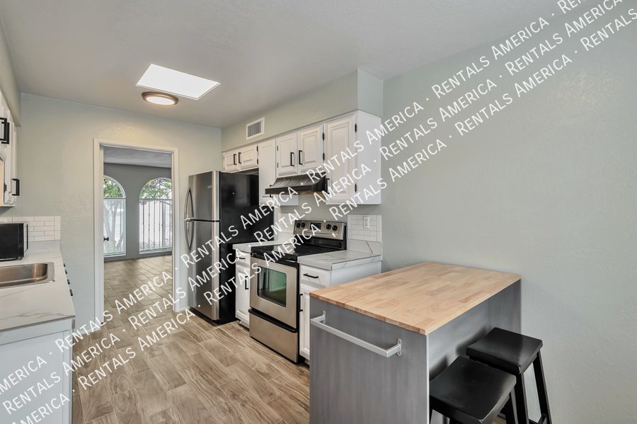 Fully Upgraded Midtown Home property image