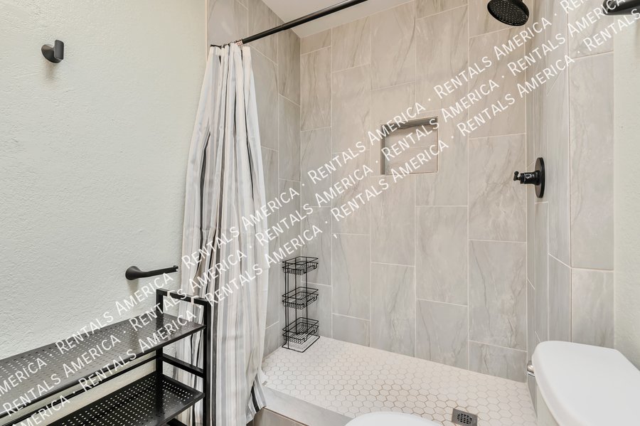 Fully Upgraded Midtown Home property image