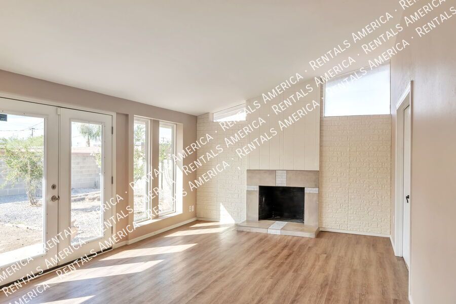 3 Bed/2 Bath with SOLAR and  huge backyard!! property image