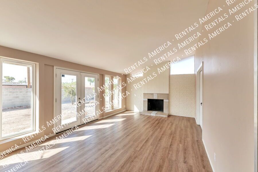 3 Bed/2 Bath with SOLAR and  huge backyard!! property image