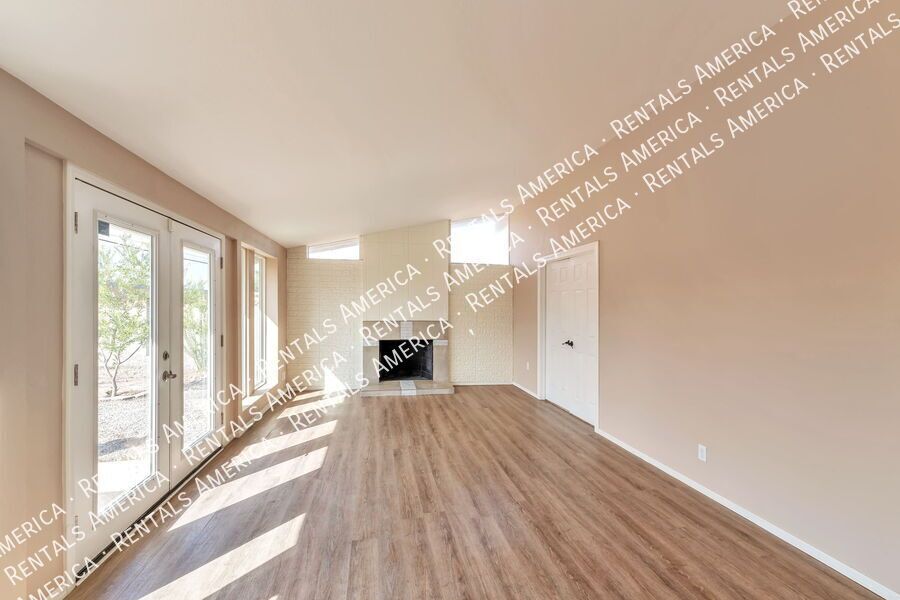 3 Bed/2 Bath with SOLAR and  huge backyard!! property image