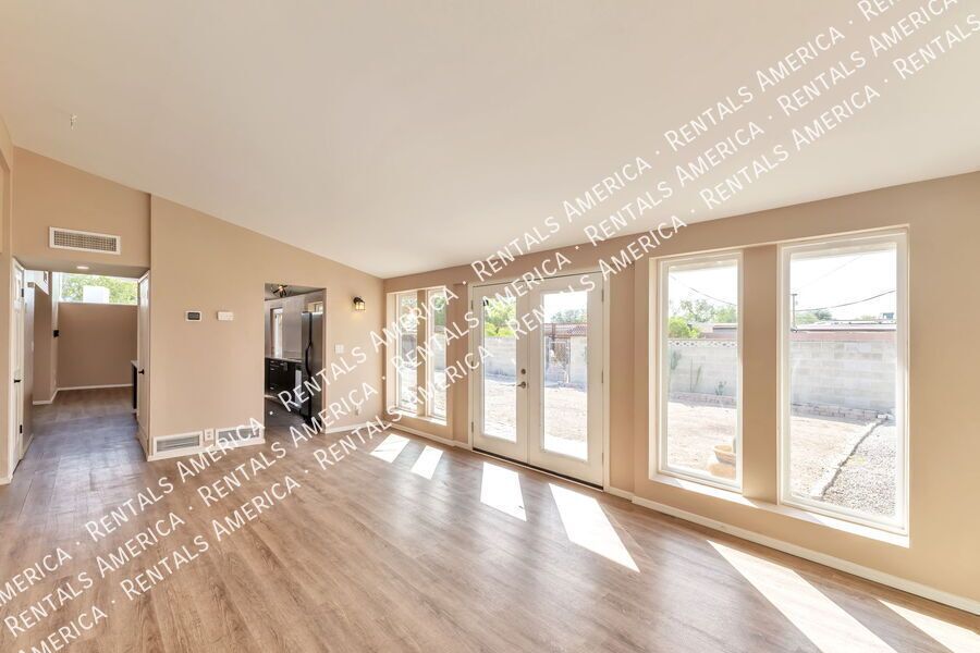 3 Bed/2 Bath with SOLAR and  huge backyard!! property image