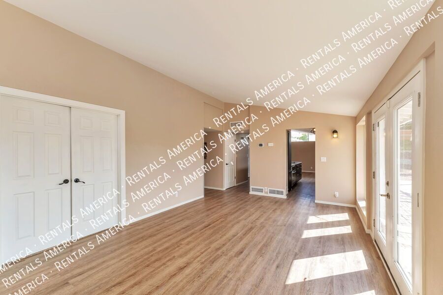 3 Bed/2 Bath with SOLAR and  huge backyard!! property image