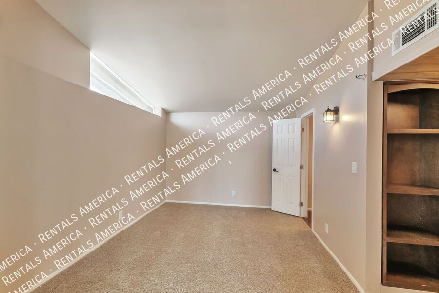 3 Bed/2 Bath with SOLAR and  huge backyard!! property image