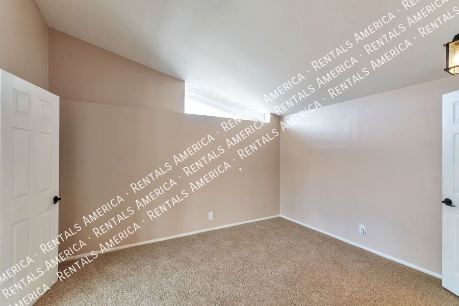 3 Bed/2 Bath with SOLAR and  huge backyard!! property image