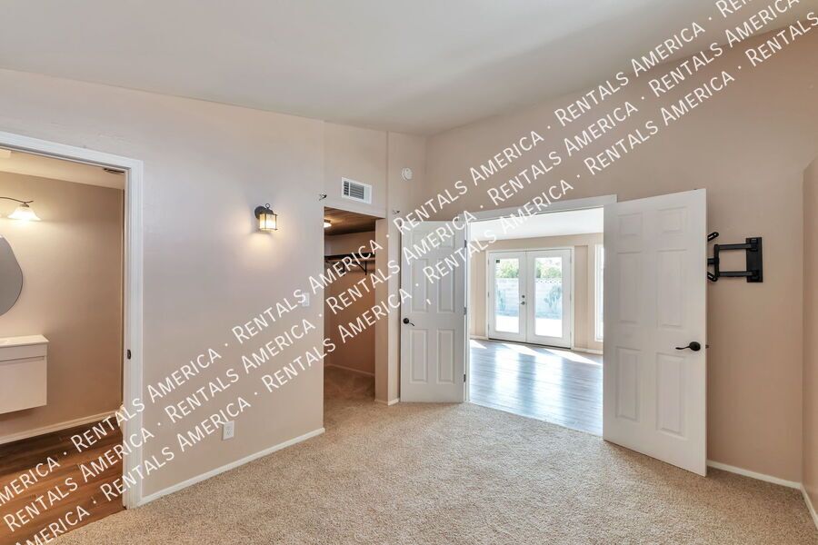 3 Bed/2 Bath with SOLAR and  huge backyard!! property image