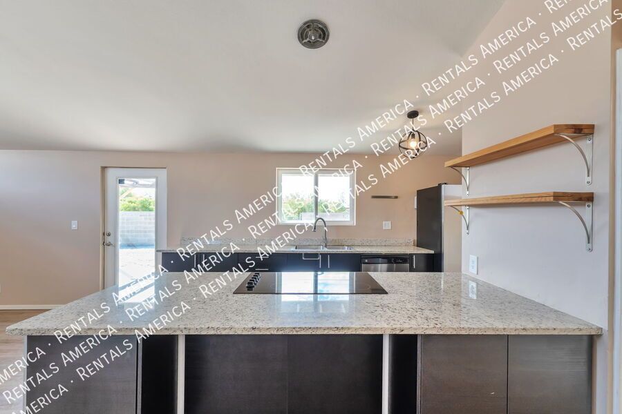 3 Bed/2 Bath with SOLAR and  huge backyard!! property image