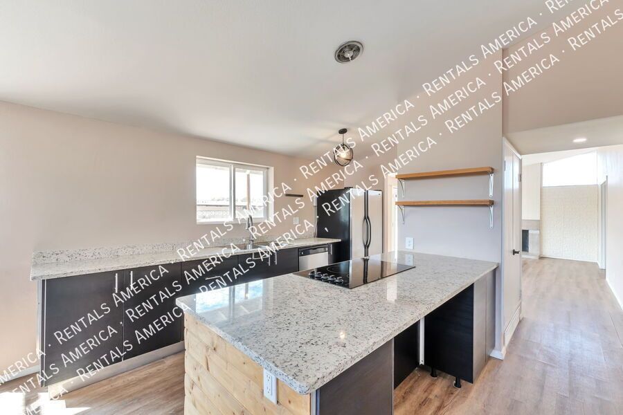 3 Bed/2 Bath with SOLAR and  huge backyard!! property image