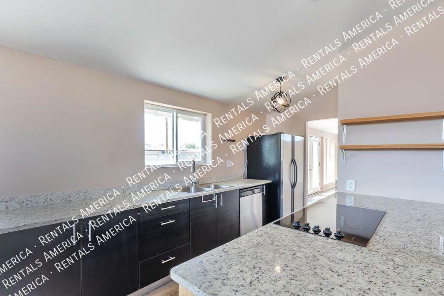 3 Bed/2 Bath with SOLAR and  huge backyard!! property image