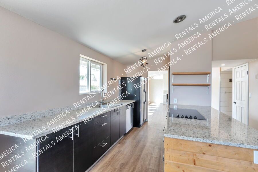 3 Bed/2 Bath with SOLAR and  huge backyard!! property image