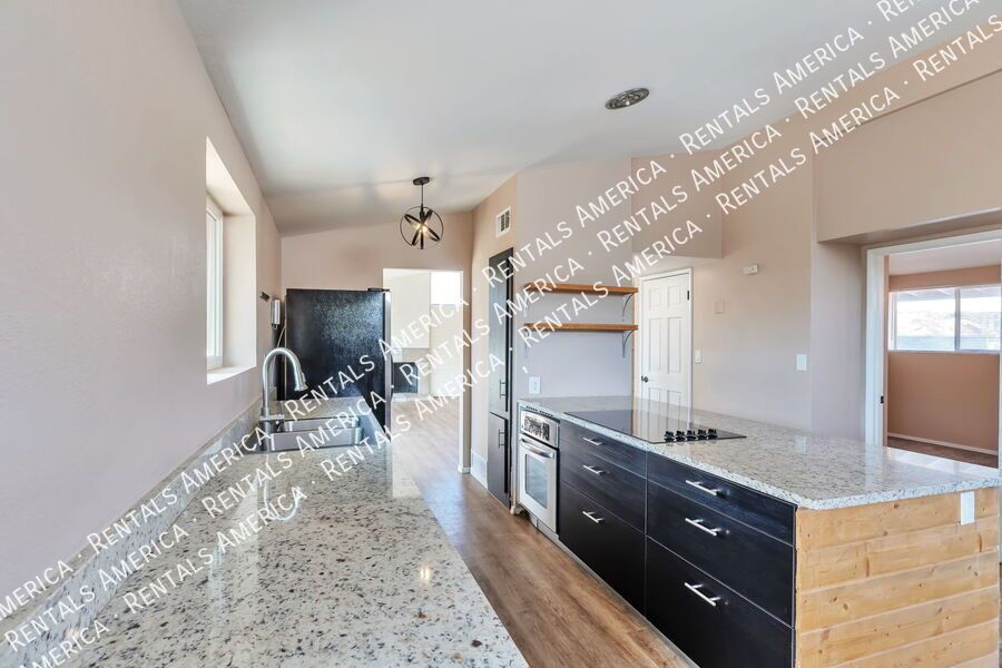 3 Bed/2 Bath with SOLAR and  huge backyard!! property image