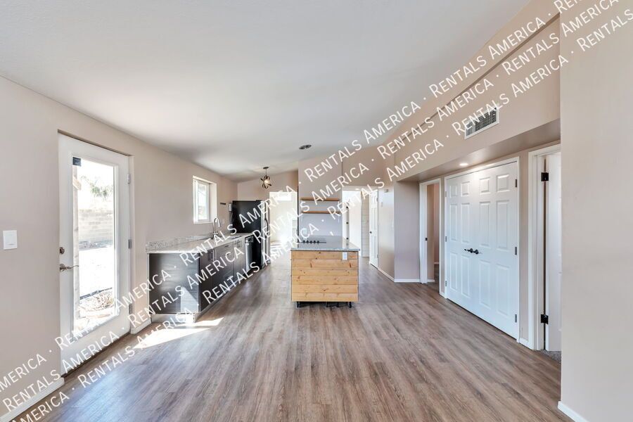 3 Bed/2 Bath with SOLAR and  huge backyard!! property image