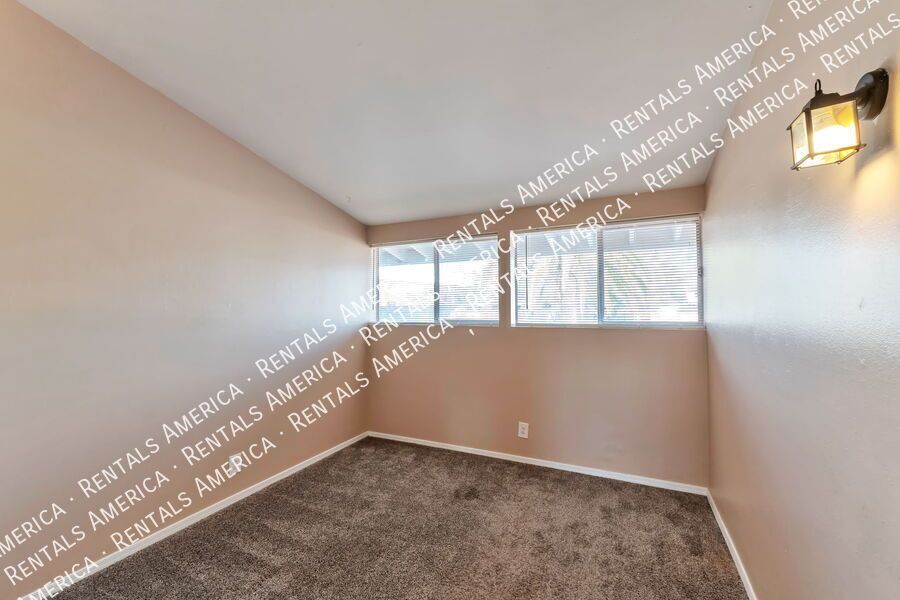 3 Bed/2 Bath with SOLAR and  huge backyard!! property image