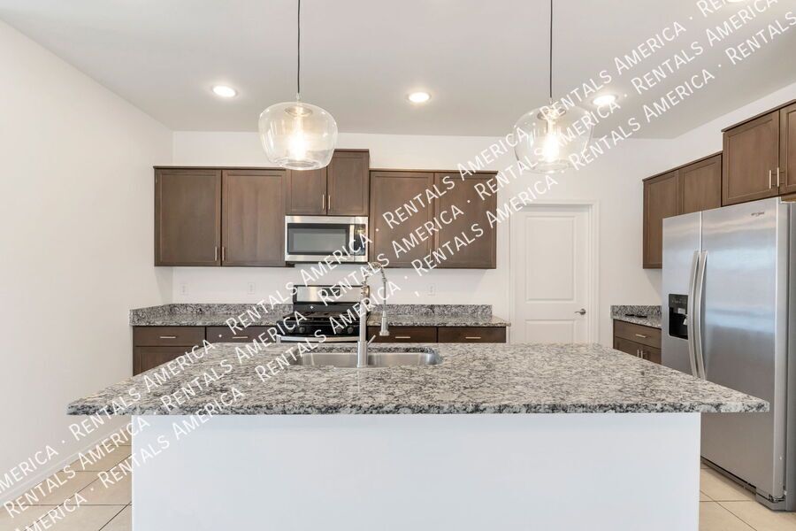 Stunning 4bdrm 3 bath home! property image